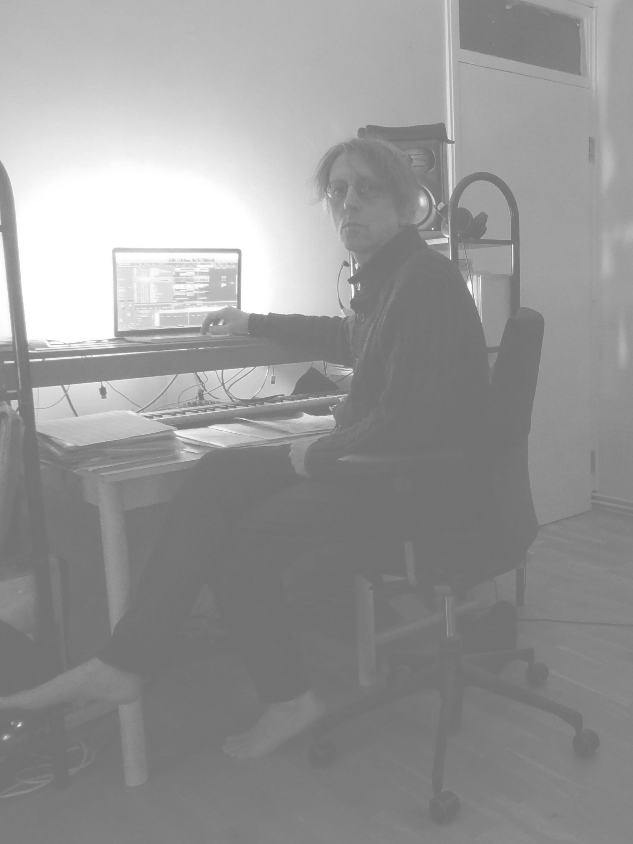 HH at desk, Blomfield Court_2017.01.06_00424_landsc_bw